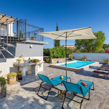 Holiday home Beautiful In With Jacuzzi Gajana