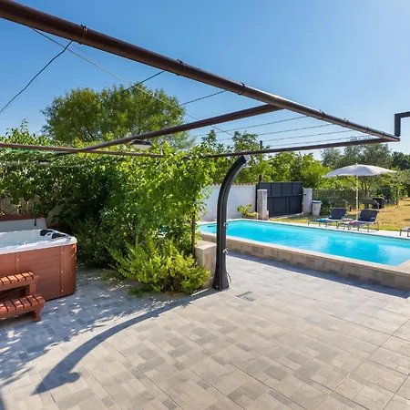 Beautiful In With Jacuzzi Holiday home Gajana