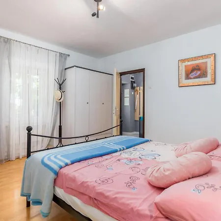 Beautiful In With Jacuzzi Holiday home *