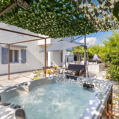 Beautiful In With Jacuzzi * Gajana