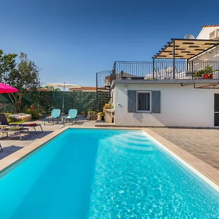 Beautiful In With Jacuzzi Feriehus *