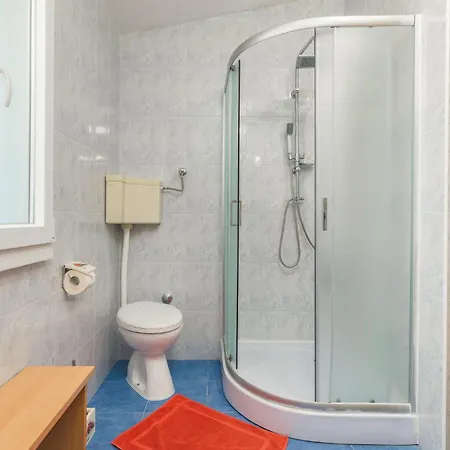 Feriehus Beautiful In With Jacuzzi Gajana