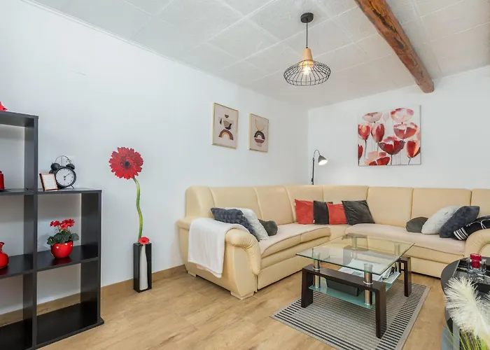 Beautiful In With Jacuzzi 度假居 *