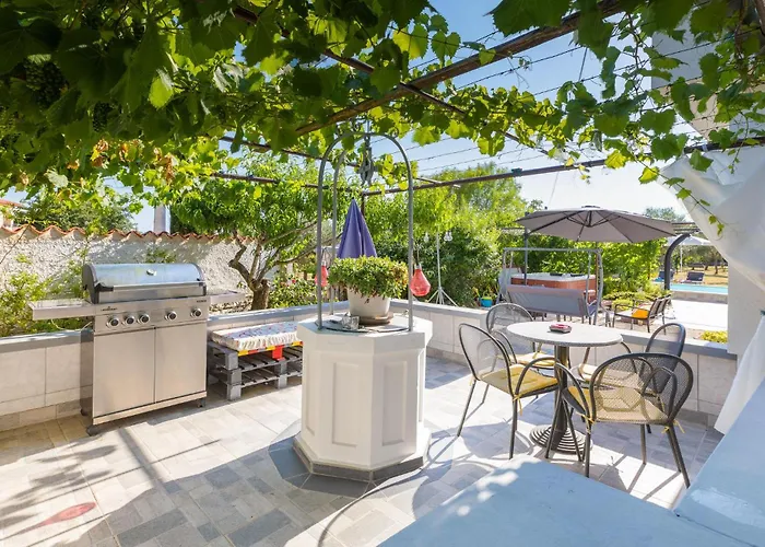 Beautiful In With Jacuzzi 度假居 *